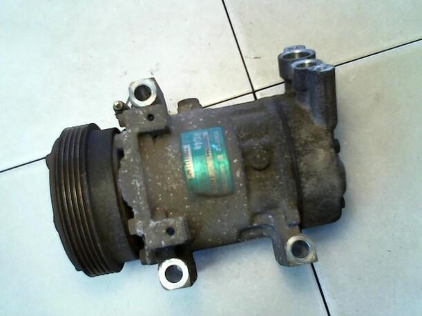 Foto: KOMPRESSOR KLIMAANLAGE eines Renault Clio 1.2