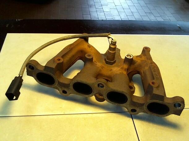 Foto: AUSPUFFKRÜMMER eines Ford Fiesta