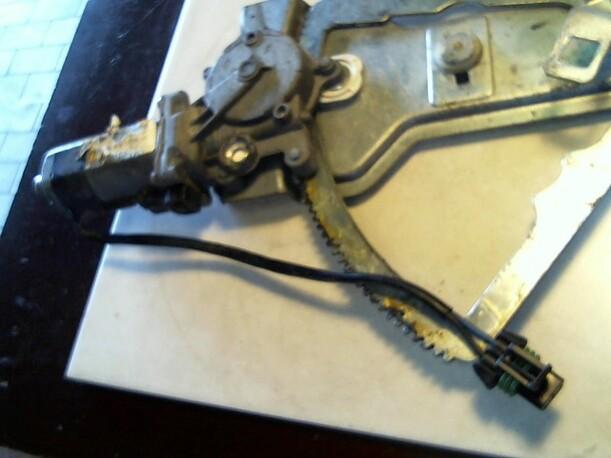 Foto: FENSTERHEBER ELEKTR. VORN RECHTS eines Opel Astra Cabrio 1.6i