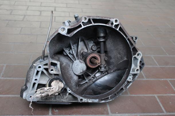 Foto: SCHALTGETRIEBE 5-GANG eines Opel Astra Cabrio 1.6i