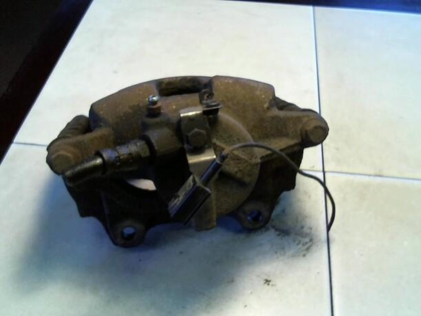 Foto: BREMSSATTEL VORN LINKS eines Fiat Stilo Multi Wagon 1.6 16V