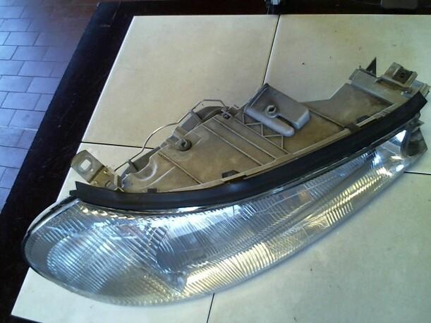 Foto: SCHEINWERFER RECHTS eines Ford Mondeo 16V