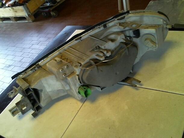 Foto: SCHEINWERFER RECHTS eines Ford Mondeo 16V