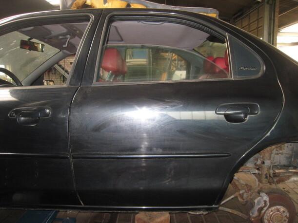Foto: TÜR HINTEN LINKS eines Ford Mondeo 16V