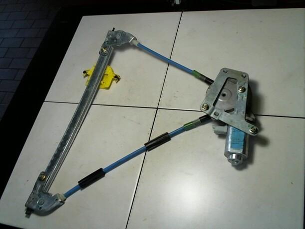 Foto: FENSTERHEBER ELEKTR. HINTEN RECHTS eines Citroen Xsara Picasso 1.6 HDi FAP