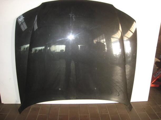 Foto: MOTORHAUBE eines Opel Vectra 2.2 DTI Caravan