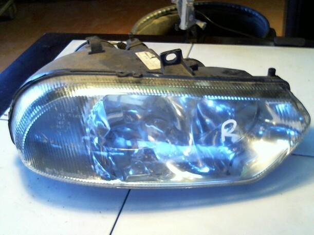 Foto: SCHEINWERFER  RECHTS eines Alfa Romeo 156 2.0 16V Twin Spark