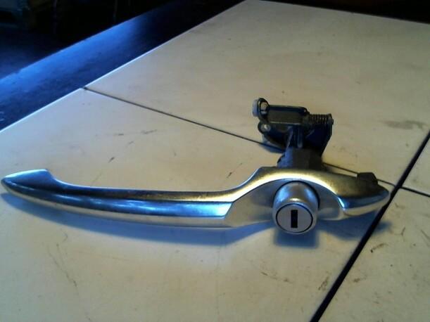 Foto: TÜRAUSSENGRIFF VORN LINKS eines Alfa Romeo 156 2.0 16V Twin Spark
