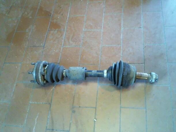 Foto: ANTRIEBSWELLE LINKS eines Alfa Romeo 156 2.0 16V Twin Spark