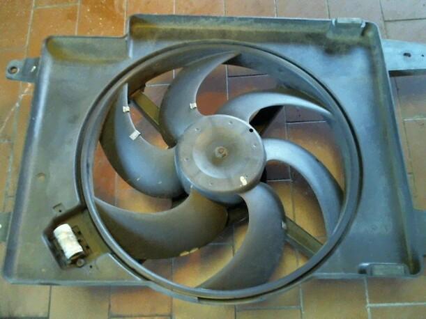 Foto: ELEKTROLÜFTER eines Alfa Romeo 156 2.0 16V Twin Spark