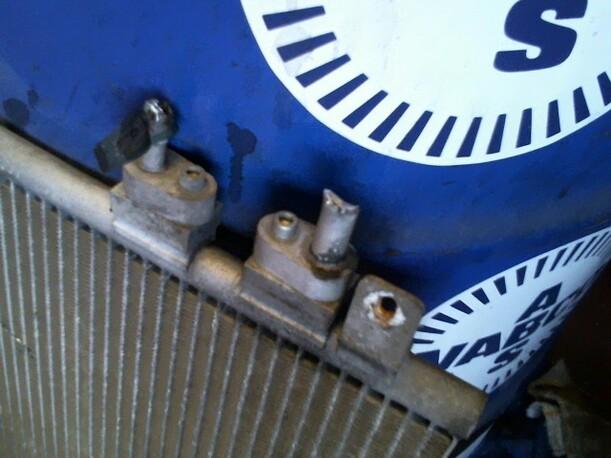 Foto: KONDENSATOR KLIMAANLAGE eines Alfa Romeo 156 2.0 16V Twin Spark