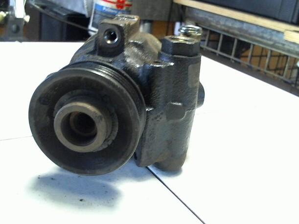 Foto: LENKGETRIEBEPUMPE eines Ford Mondeo Turnier