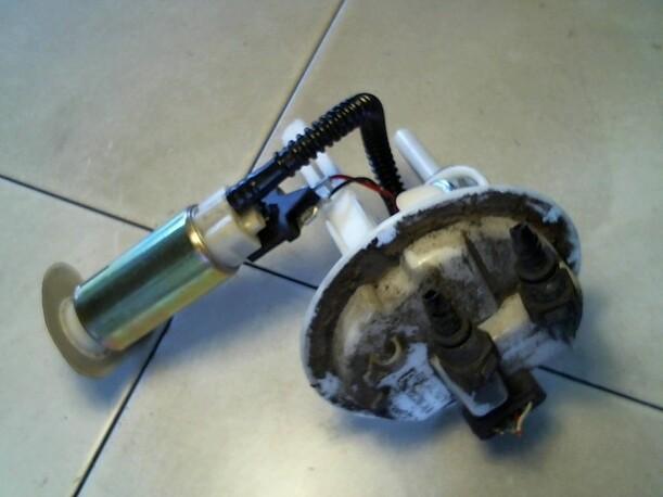 Foto: KRAFTSTOFFPUMPE eines Peugeot 206 CC 110