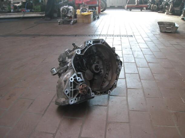Foto: SCHALTGETRIEBE 5-GANG eines Opel Corsa 1.0 12V