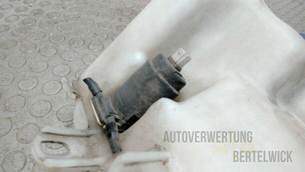 Foto: SCHEIBENWASCHBEHÄLTER eines Alfa Romeo 145 1.6 Twin Spark GSi