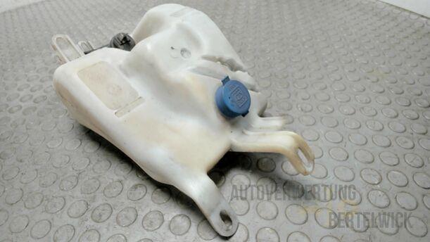 Foto: SCHEIBENWASCHBEHÄLTER eines Alfa Romeo 145 1.6 Twin Spark GSi