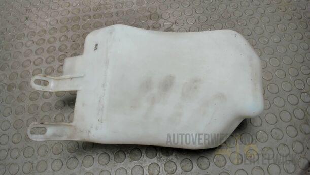 Foto: SCHEIBENWASCHBEHÄLTER eines Alfa Romeo 145 1.6 Twin Spark GSi