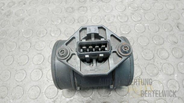 Foto: LUFTMASSENMESSER BOSCH eines Alfa Romeo 145 1.6 Twin Spark GSi