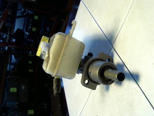Foto: HAUPTBREMSZYLINDER eines VW Polo 1.2