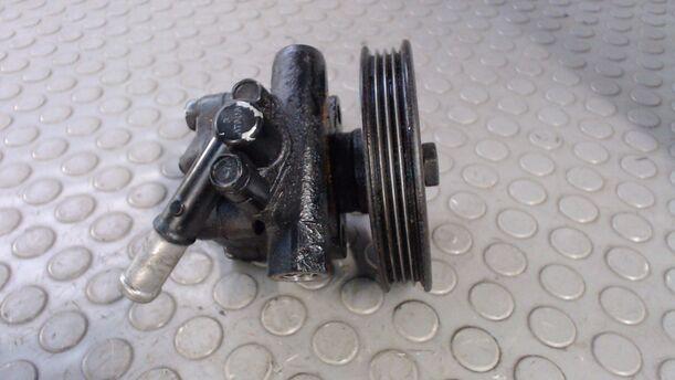 Foto: SERVOPUMPE / LENKGETRIEBEPUMPE eines Nissan Sunny