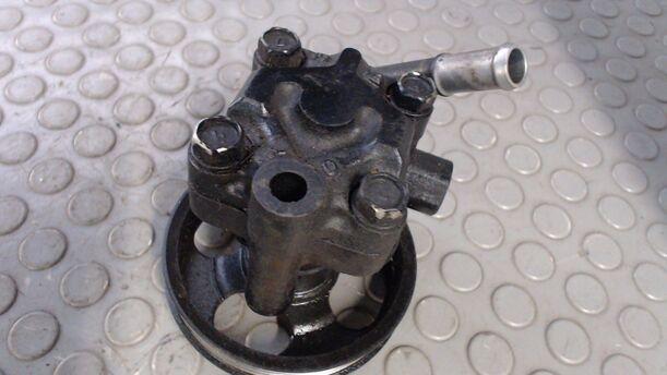 Foto: SERVOPUMPE / LENKGETRIEBEPUMPE eines Nissan Sunny