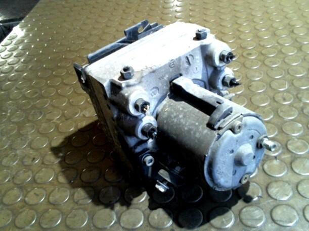Foto: HAUPTBREMSAGGREGAT ABS eines Peugeot Partner Kombi 75