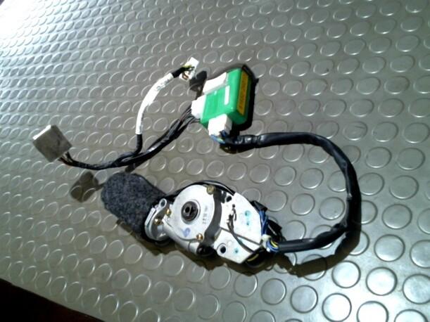 Foto: MOTOR SCHIEBEDACH eines Hyundai Santa Fe 2.7 V6 4WD