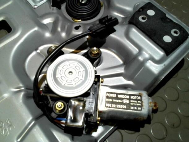 Foto: FENSTERHEBER ELEKTR. HINTEN LINKS eines Hyundai Santa Fe 2.7 V6 4WD