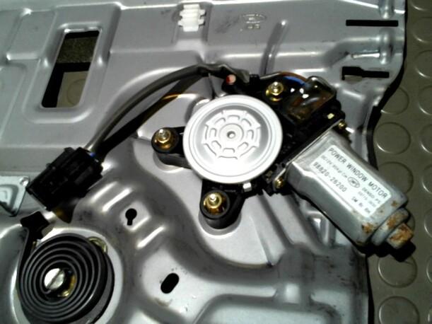 Foto: FENSTERHEBER ELEKTR. HINTEN RECHTS eines Hyundai Santa Fe 2.7 V6 4WD
