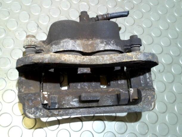 Foto: BREMSSATTEL VORN RECHTS eines Hyundai Santa Fe 2.7 V6 4WD