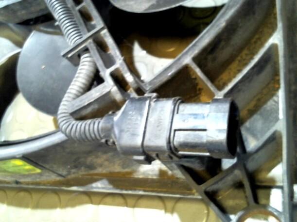 Foto: ELEKTROLÜFTER eines Hyundai Santa Fe 2.7 V6 4WD