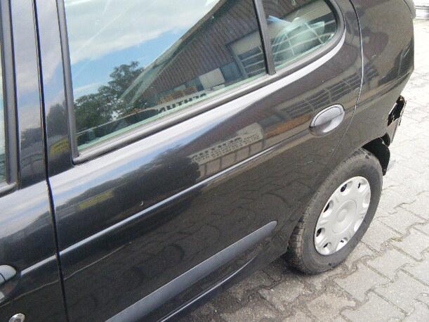 Foto: TÜR HINTEN LINKS eines Renault Megane 1.6