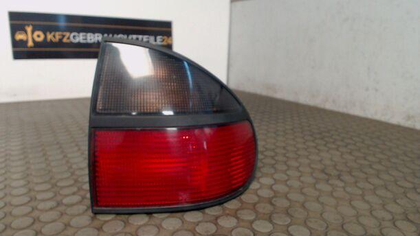 Foto: HECKLEUCHTE / RÜCKLICHT RECHTS eines Renault Laguna 1.8