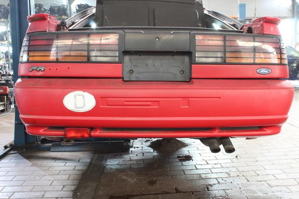 Foto: STOßSTANGE HINTEN eines Ford Probe