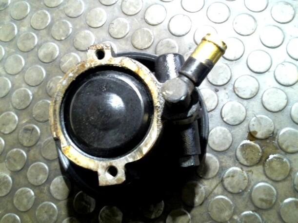 Foto: PUMPE SERVOLENKUNG eines Opel Vectra