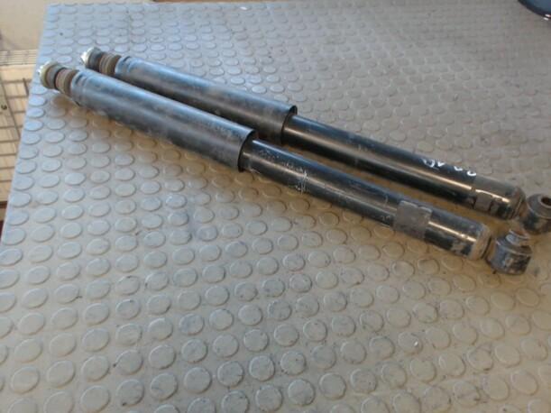 Foto: STOSSDÄMPFERPAAR HINTEN eines Opel Vectra