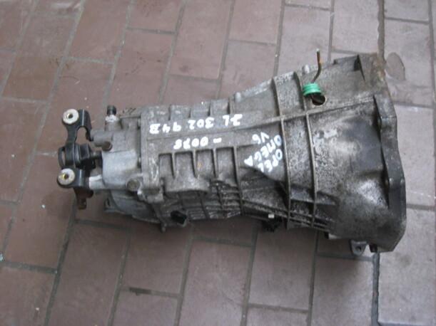 Foto: SCHALTGETRIEBE 5-GANG eines Opel Omega 2.5 V6