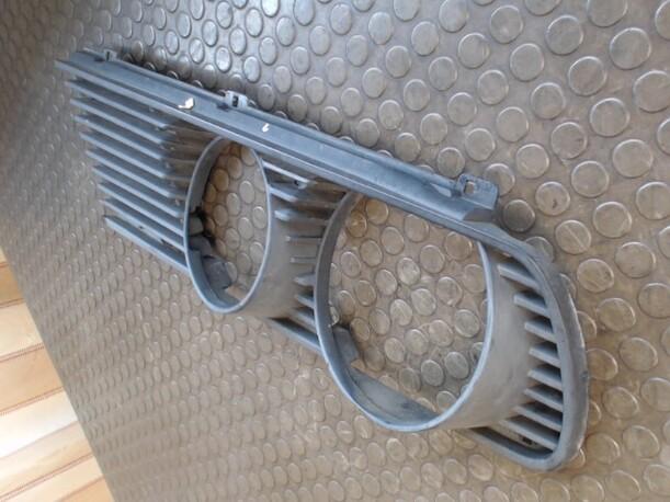 Foto: KÜHLERGRILL LINKS eines BMW 520i Sunnyboy