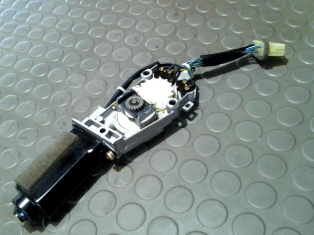 Foto: MOTOR SCHIEBEDACH eines Kia Carnival HPDi
