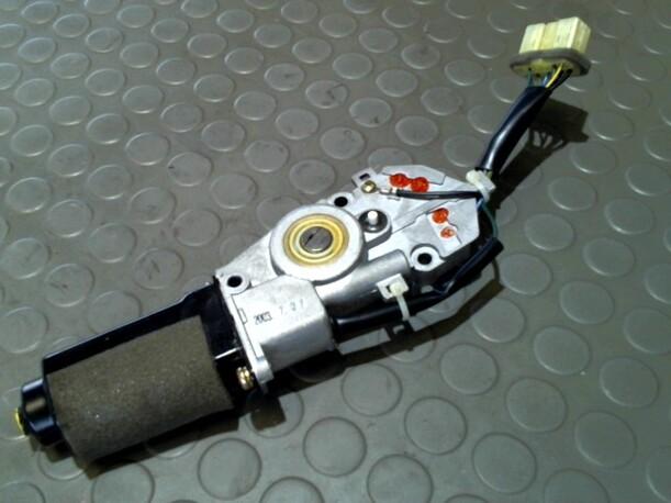 Foto: MOTOR SCHIEBEDACH eines Kia Carnival HPDi