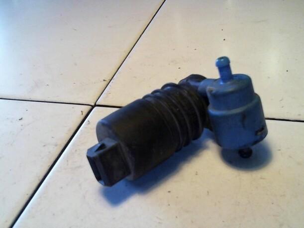 Foto: SCHEIBENWASCHPUMPE eines VW Golf 1.9 TDI