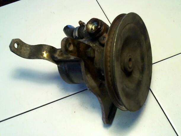 Foto: LENKGETRIEBEPUMPE eines Opel Calibra