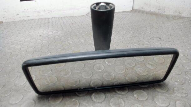 Foto: INNENSPIEGEL eines Skoda Felicia Combi 1.6