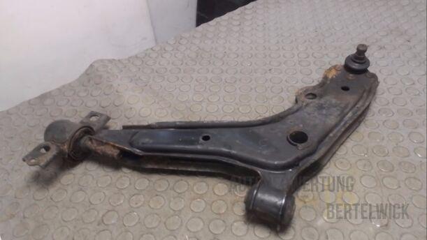 Foto: QUERLENKERVORN LINKS eines Skoda Felicia Combi 1.6