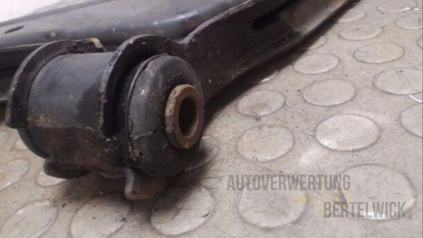 Foto: QUERLENKERVORN LINKS eines Skoda Felicia Combi 1.6