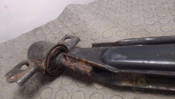 Foto: QUERLENKERVORN LINKS eines Skoda Felicia Combi 1.6