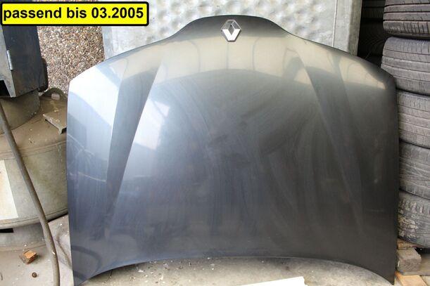 Foto: MOTORHAUBE eines Renault Laguna Grandtour 3.0 V6