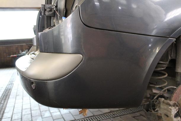 Foto: STOSSFÄNGER / STOSSSTANGE HINTEN eines Renault Laguna Grandtour 3.0 V6