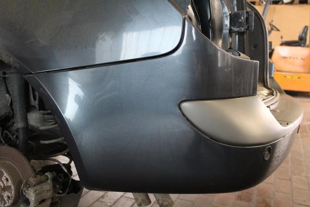 Foto: STOSSFÄNGER / STOSSSTANGE HINTEN eines Renault Laguna Grandtour 3.0 V6