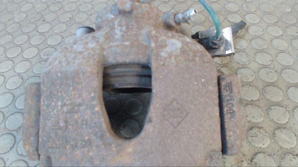 Foto: BREMSSATTEL VORN LINKS eines Renault Laguna Grandtour 3.0 V6 groove up!